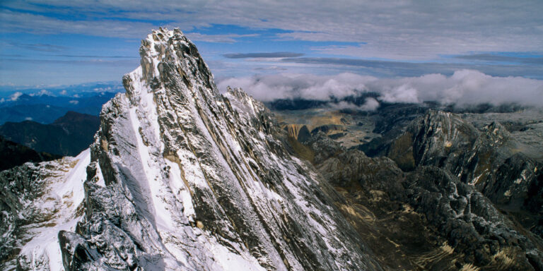 Восхождение на Карстенз (4884м)