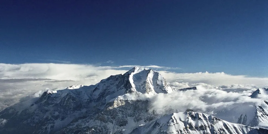 Восхождение на Пик Корженевской (7105м)